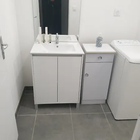 Maison B